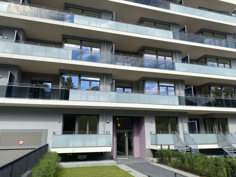 Berlin-Charlottenburg - Exklusive 2-Zimmer-Wohnung in traumhafter Lage mit Einbauküche — photo 1